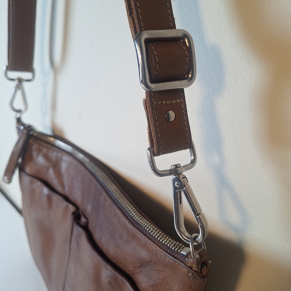Roots Classic Villiger Leather Cross Body Bag - Picture 6 of 13